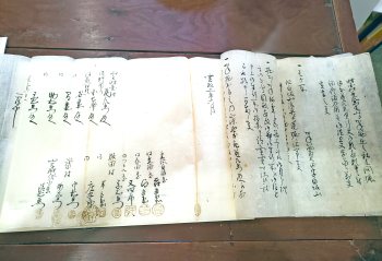 Survey on the Kamitokikuni and Tokikuni Family Documents of Wajima City