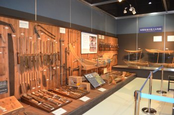 木挽きや船釘を打つなどの船大工の道具