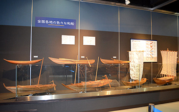 丸子船（琵琶湖）などの各地の和船模型